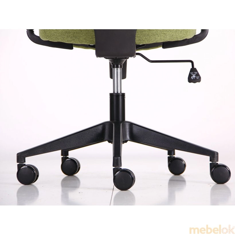 стул с видом в обстановке (Кресло Carbon LB черный/зеленый)