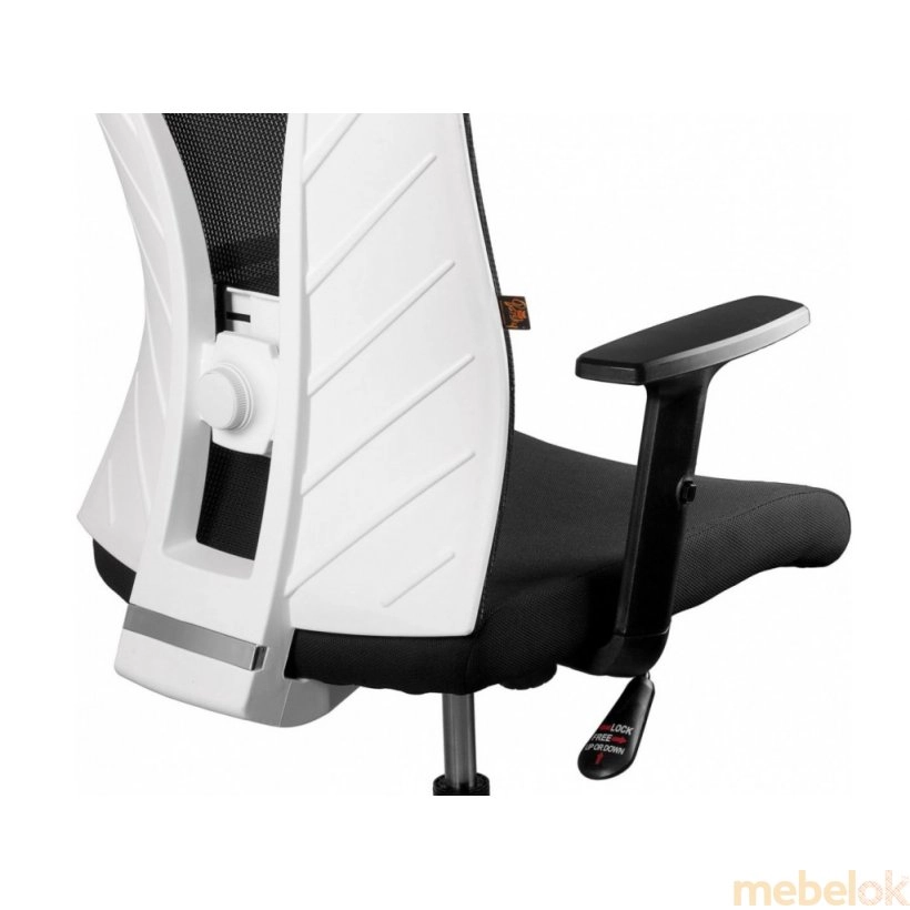 стул с видом в обстановке (Кресло Mesh (основа черная/спинка белая))