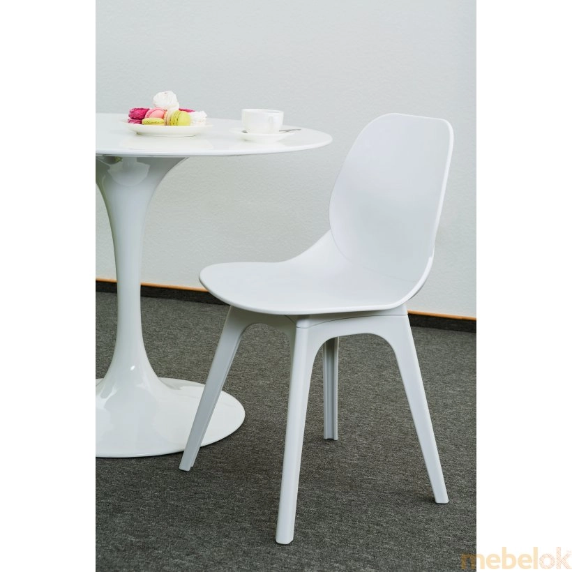 Комплект стіл TULIP+5 стільців APPLE від фабрики Concepto (Концепто)