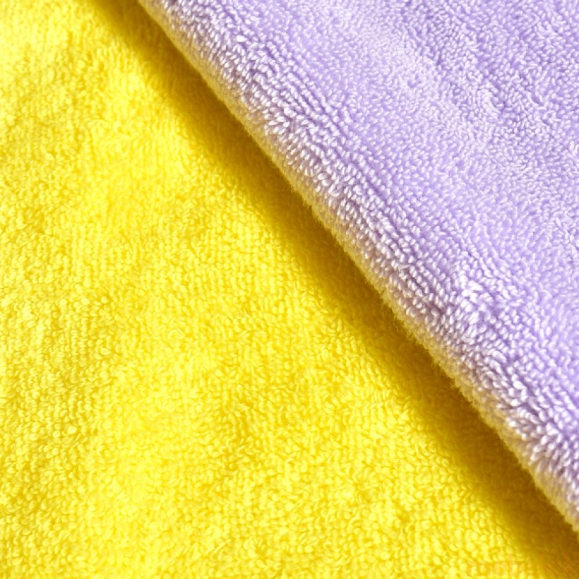 полотенце с видом в обстановке (Махровое полотенце Aqua fiber Premium 70x140 сиреневый)