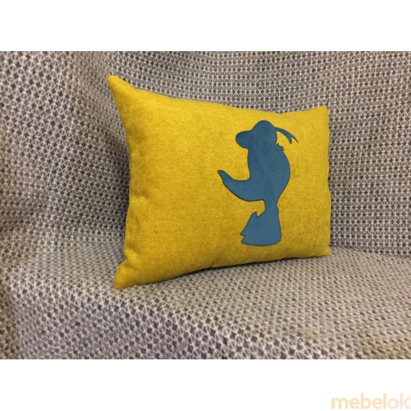 Декоративная подушка желтая Дональд Дак с другого ракурса