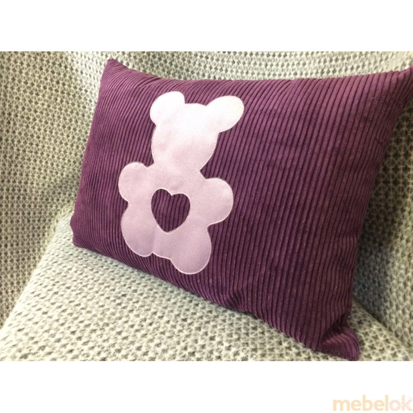 подушку с видом в обстановке (Декоративная подушка фиолетовая Медвежонок)