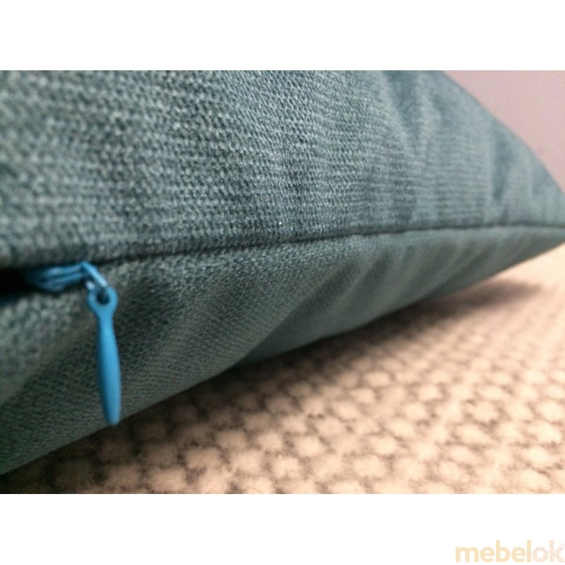 подушку с видом в обстановке (Декоративная подушка синяя Медвежонок (96071))