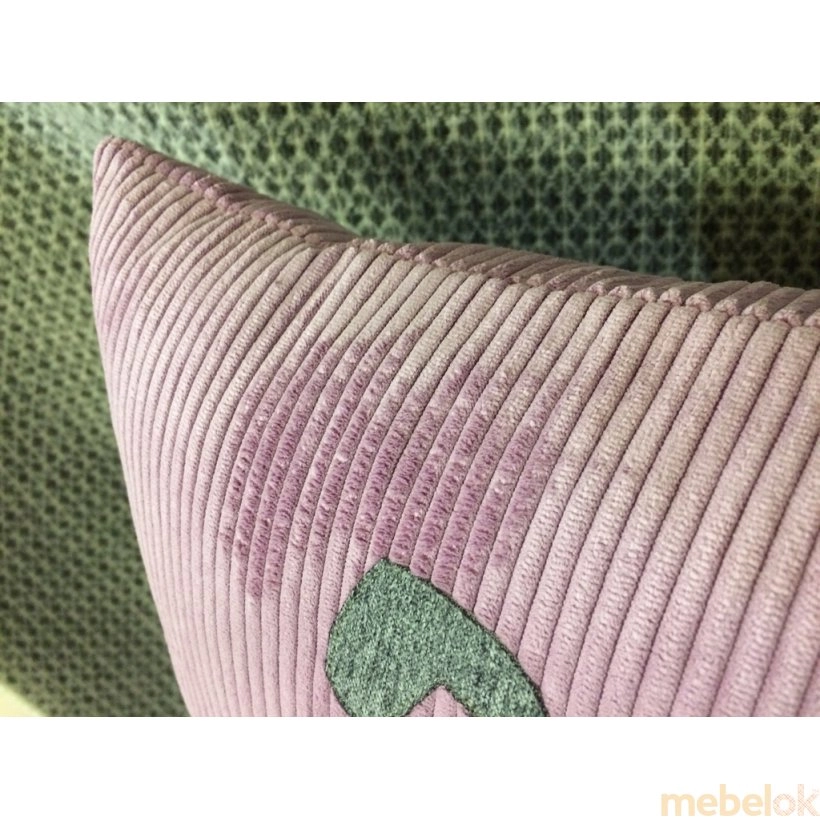 подушка з виглядом в обстановці (Декоративна подушка рожева Зайчик 064)