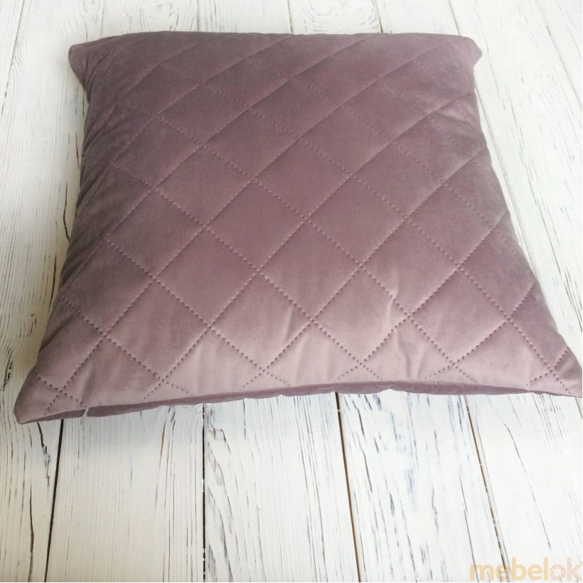 подушку с видом в обстановке (Декоративная подушка квадратная Бриллиант розовая)
