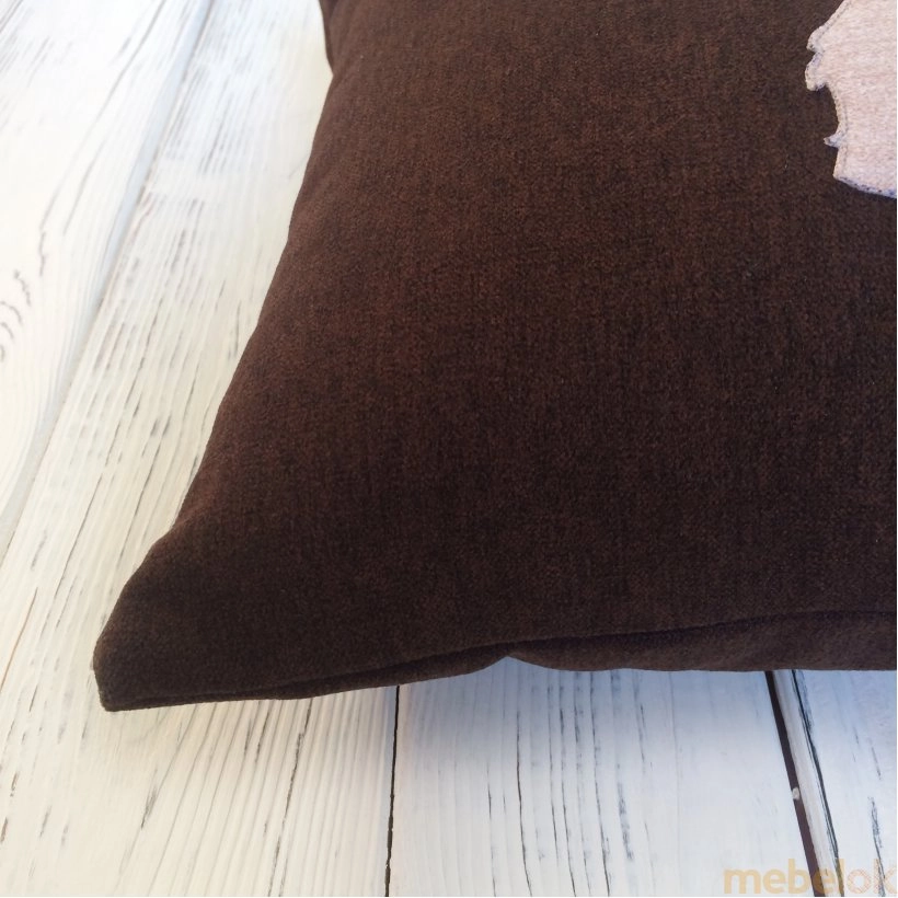 подушку с видом в обстановке (Декоративная подушка Йоркширский терьер коричневый)