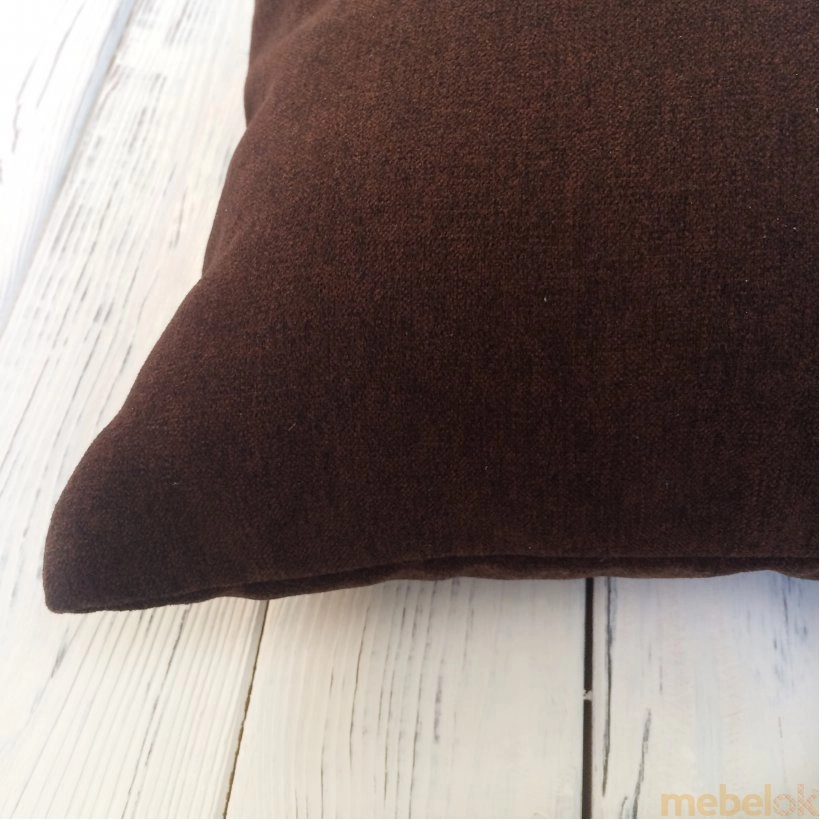 Декоративная подушка Чихуахуа коричневая с другого ракурса