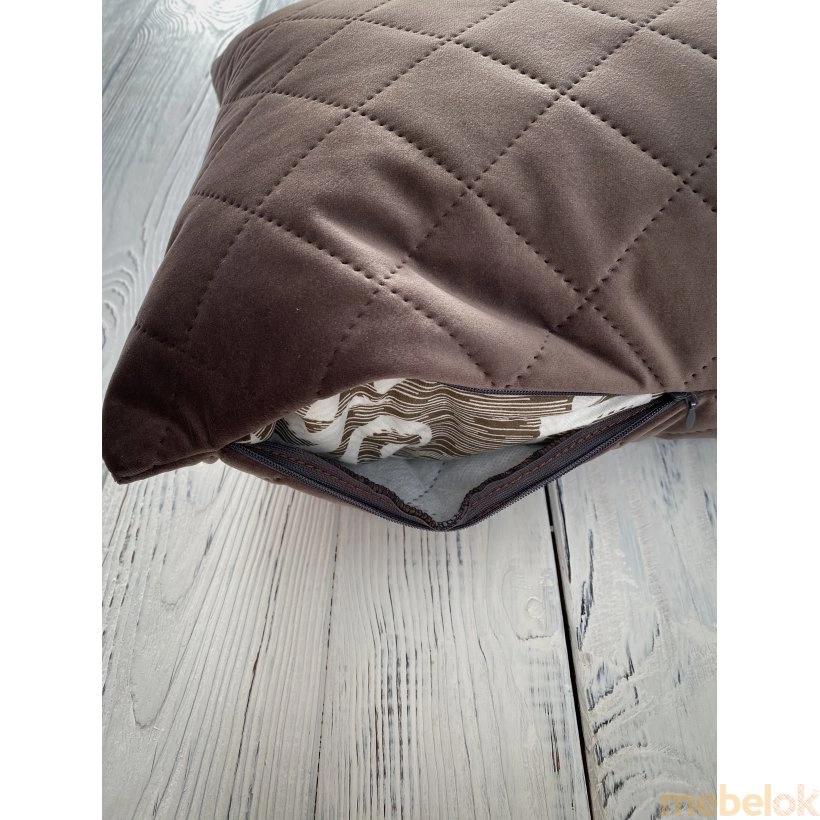 Декоративная подушка квадратная Бриллиант коричневая с другого ракурса