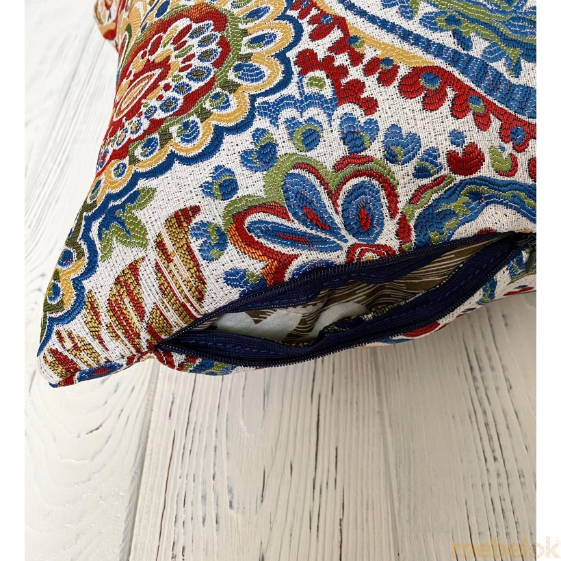 подушку с видом в обстановке (Декоративная подушка прямоугольная Восточный сад сине-красная)