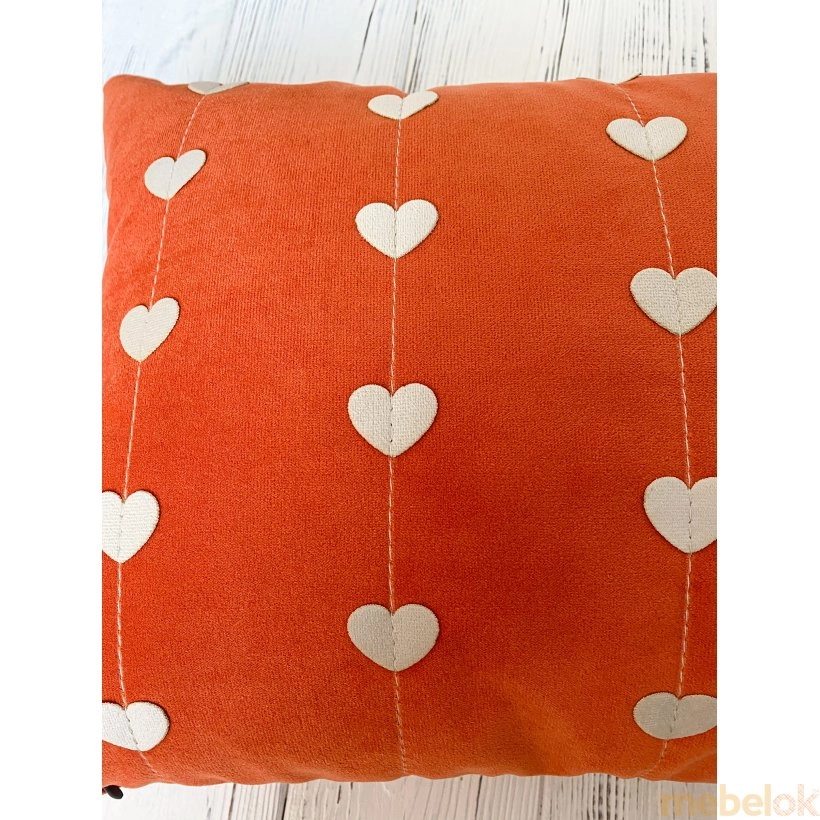 Декоративная подушка Сердечки оранжевая с другого ракурса