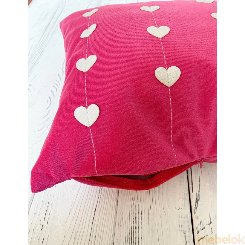 Декоративная подушка Сердечки розовая с другого ракурса