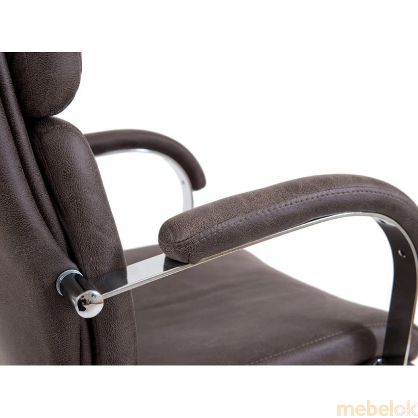 стул с видом в обстановке (Кресло Дакота Хром М1 темно-коричневый)