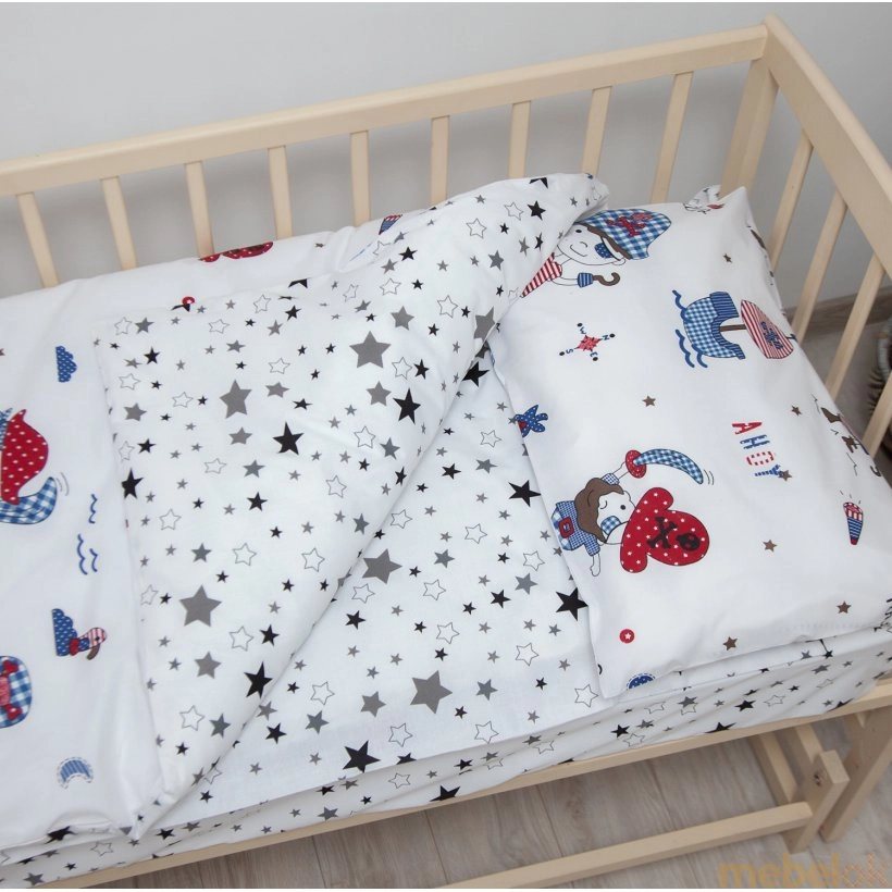 набор текстиля для детской кроватки, коляски с видом в обстановке (Комплект детского постельного белья 1-3 года Веселые пираты)