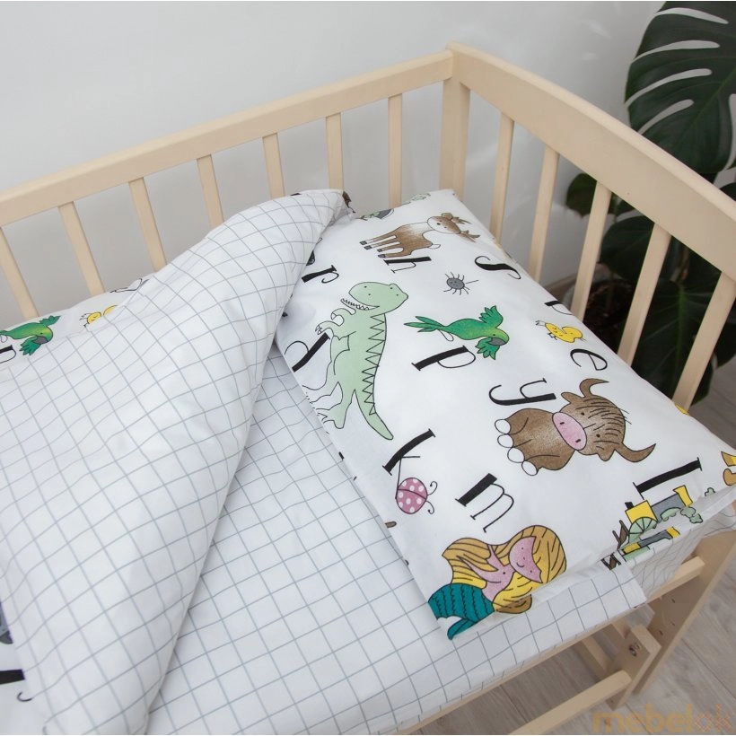 набор текстиля для детской кроватки, коляски с видом в обстановке (Комплект детского постельного белья 1-3 года Алфавит)