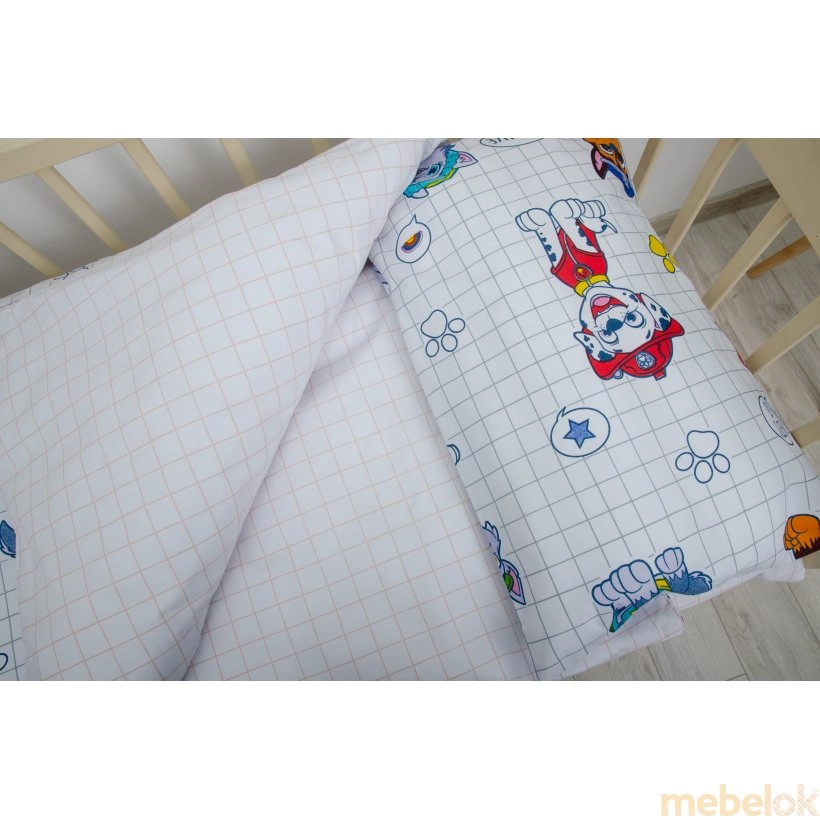 набор текстиля для детской кроватки, коляски с видом в обстановке (Комплект детского постельного белья 1-3 года Друзья щенки)
