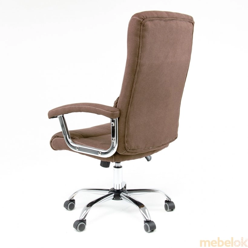 стул с видом в обстановке (Компьютерное офисное кресло Alaska brown)