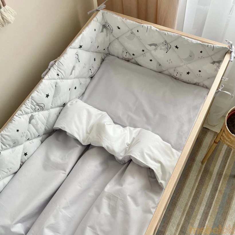 гарнітур постільної білизни з виглядом в обстановці (Комплект для ліжечка Baby Dream Коти у хмарах сірі)
