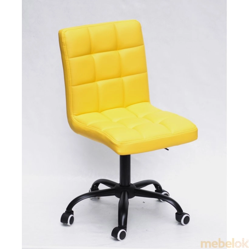 стілець з виглядом в обстановці (Стілець Augusto BK - Office екокожа Жовтий 1006)
