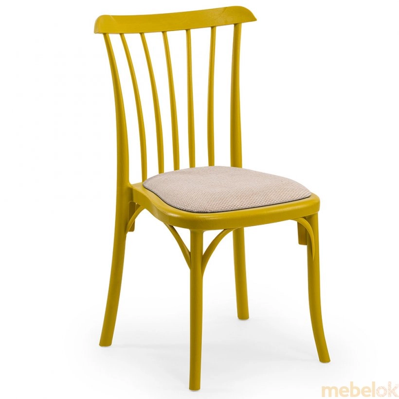 стул с видом в обстановке (Стул Gozo Pad желтый)