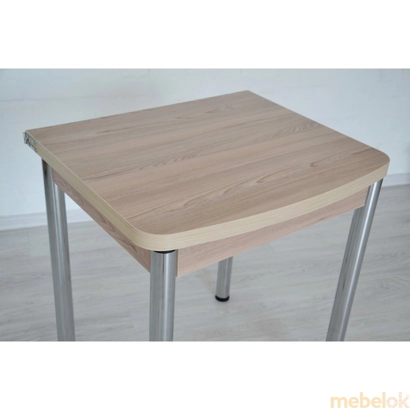 Комплект овалі стіл розкладний і 3 стільці Хром / ясен з іншого ракурсу