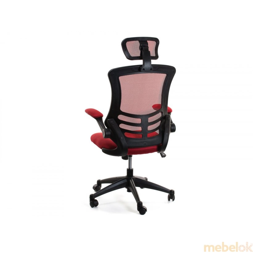 стул с видом в обстановке (Кресло офисное Данте в красном цвете)