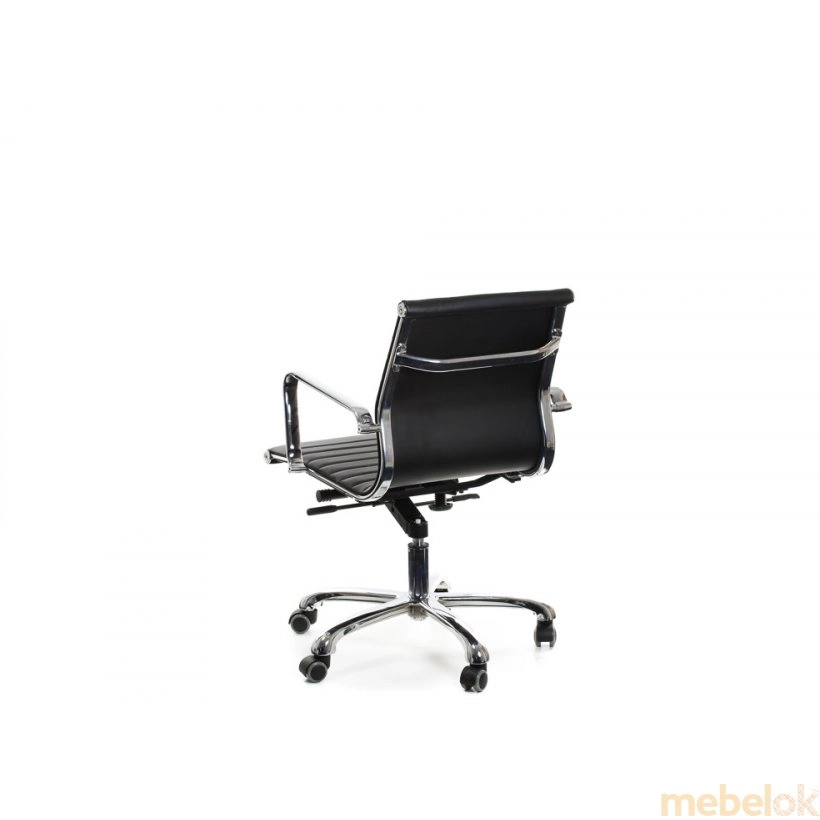 стул с видом в обстановке (Кресло офисное Рико (черное/хром))